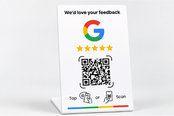 Tarjeta NFC blanca para reseñas de Google con QR y soporte integrado